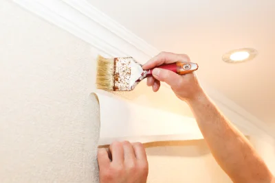 Pose de papier peint à Rannée — revêtements muraux et toiles de verre